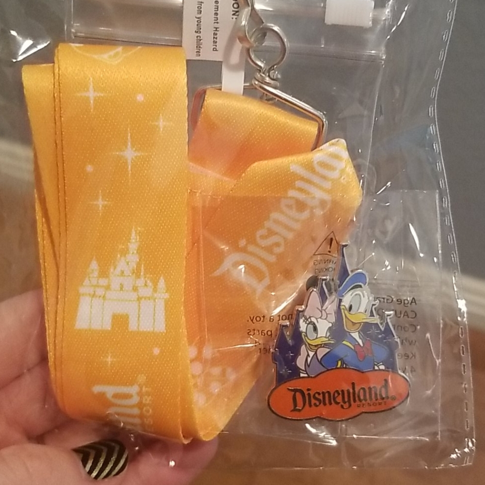 Disneyland lanyard with Donald and Daisy p…